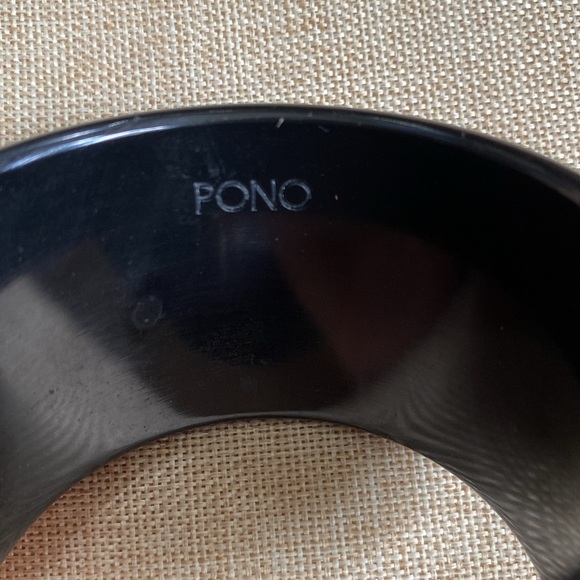 PONO Joan Goodman Italian Resin Bracelet W/ Mother Of Pearl Maltese Cross Inlay - Picture 7 of 8